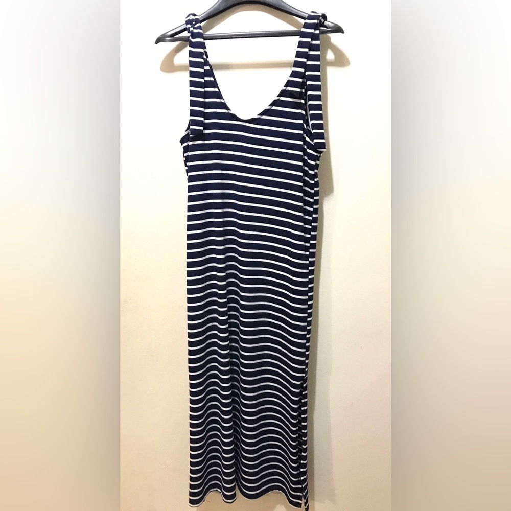Thyme and Honey V Neck Sleeveless Maxi Dress M